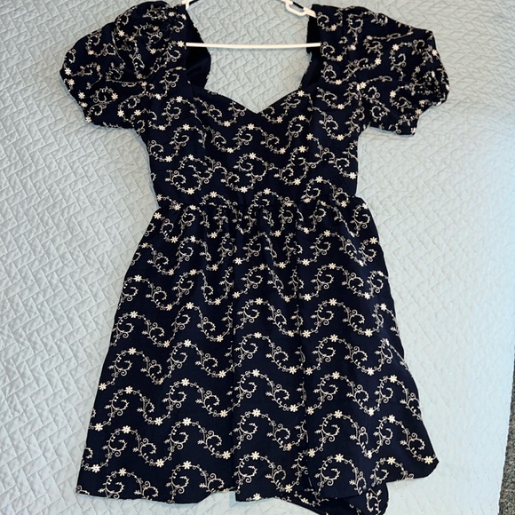 Brand New Navy Floral Tie-Back Francesca’s Dress - Picture 1 of 4